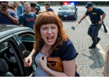 Pregnant Mom Called ‘Shameful’ While Baby’s Locked in Hot Car