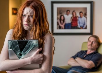 Stepdad Breaks Daughter’s £2000 Laptop “As A Joke,” But Offers Only £500 To Replace It Stepdad Breaks Daughter’s £2000 Laptop “As A Joke,” But Offers Only £500 To Replace It