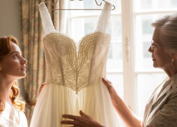 Bride Calls Mom Selfish For Keeping Grandma’s Handmade Wedding Dress Untouched Instead Of Letting Her Wear It Bride Calls Mom Selfish For Keeping Grandma’s Handmade Wedding Dress Untouched Instead Of Letting Her Wear It