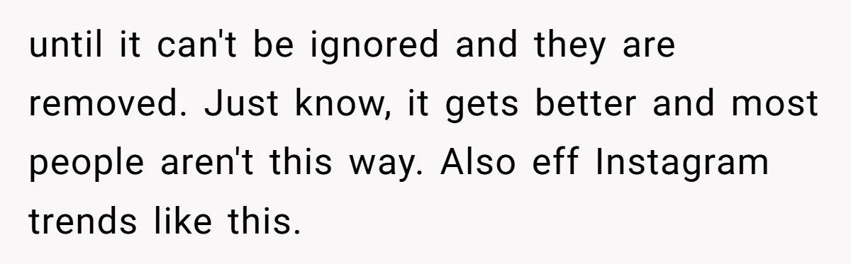 Woman Sends Savage DM To Former Bully After Seeing Her Copy The Racist Gesture She Once Used Generated by Aubtu.biz