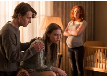 Pregnant Woman Demands Fiancé Kick Out His Cousin – He Refuses