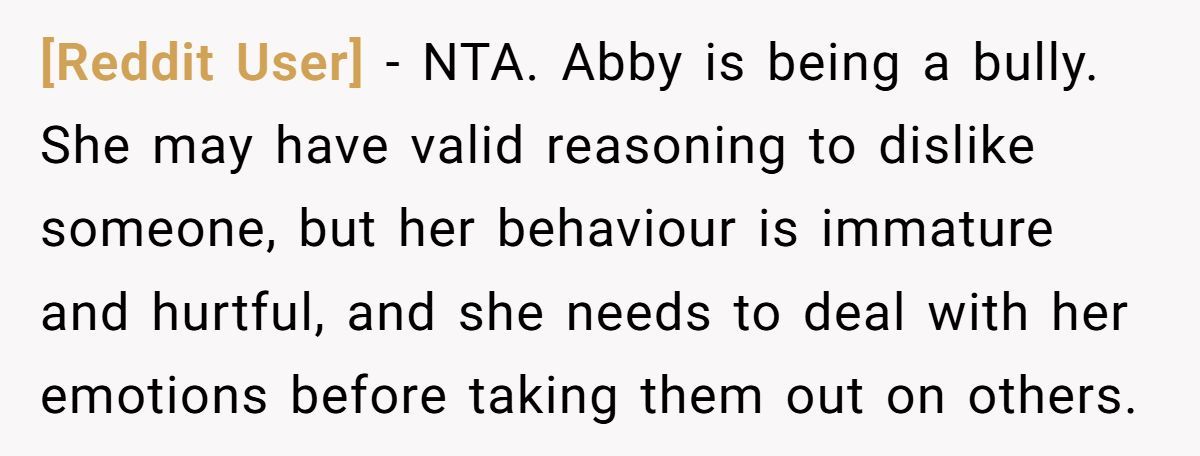 Family Feud: Redditor Calls Out SIL’s Hypocrisy Over Mom’s Invite Generated by Aubtu.biz