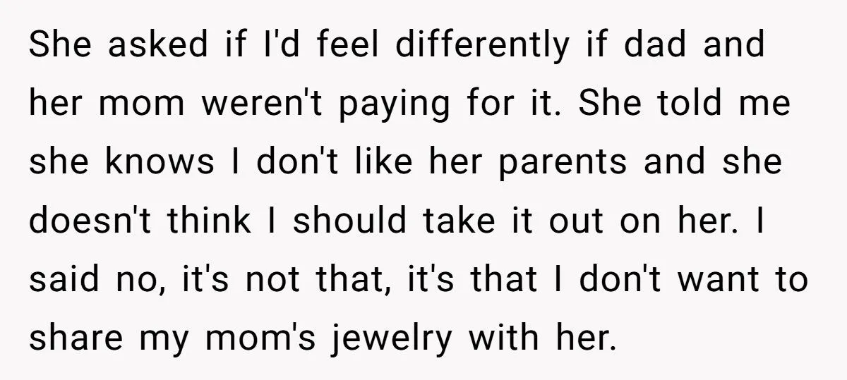 A Bride Accuses Half Sister of ‘Gatekeeping Late Mom’s Love’ Over Necklace