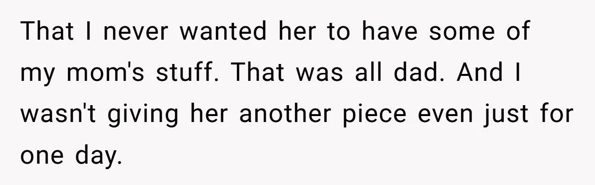 A Bride Accuses Half Sister of ‘Gatekeeping Late Mom’s Love’ Over Necklace