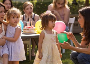 Mom Explodes At Stranger Who Told Her Adopted Daughter To Call Her “Aunt” Instead Of “Mom” Mom Explodes At Stranger Who Told Her Adopted Daughter To Call Her “Aunt” Instead Of “Mom”