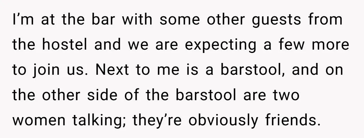 Man Asked Politely For Barstool, Woman Assumes He’s Flirting, His Comeback Left Her Red-Faced Generated by Aubtu.biz