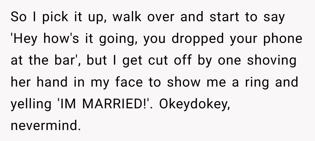 Man Asked Politely For Barstool, Woman Assumes He’s Flirting, His Comeback Left Her Red-Faced Generated by Aubtu.biz