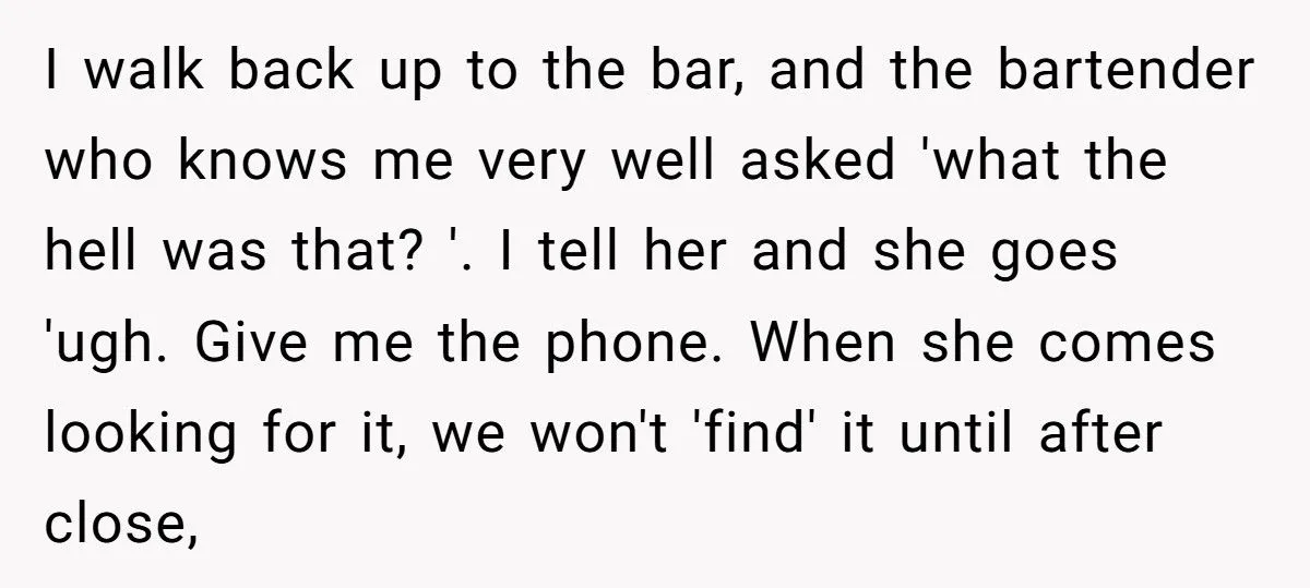 Man Asked Politely For Barstool, Woman Assumes He’s Flirting, His Comeback Left Her Red-Faced Generated by Aubtu.biz