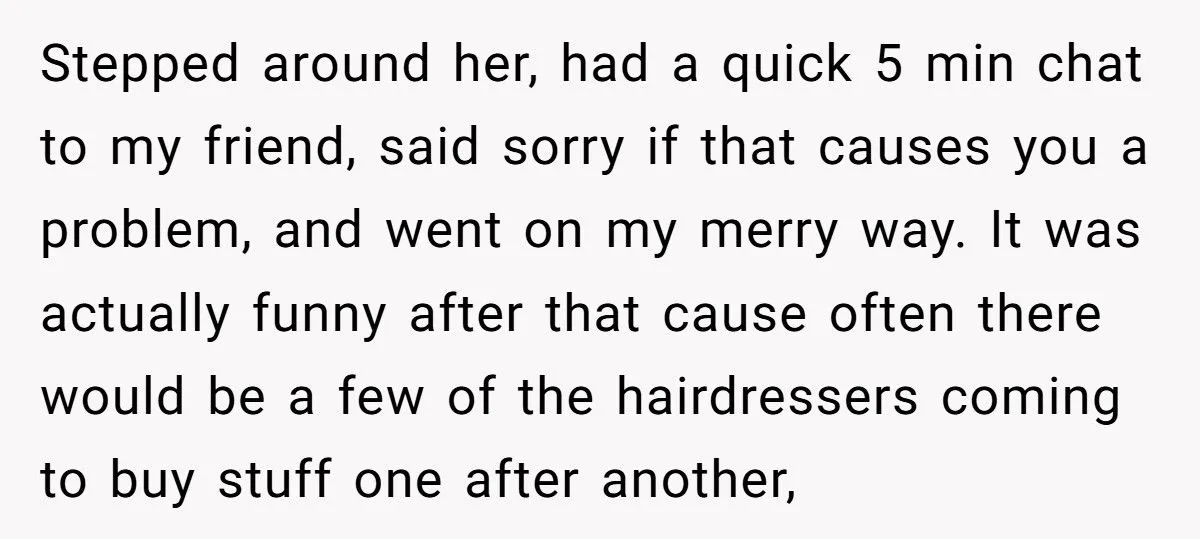 Man Asked Politely For Barstool, Woman Assumes He’s Flirting, His Comeback Left Her Red-Faced Generated by Aubtu.biz