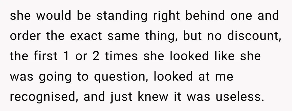 Man Asked Politely For Barstool, Woman Assumes He’s Flirting, His Comeback Left Her Red-Faced Generated by Aubtu.biz