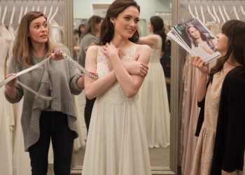 Bride Refuses To Share Her Wedding Dress With Sister Who Already Called It Ugly