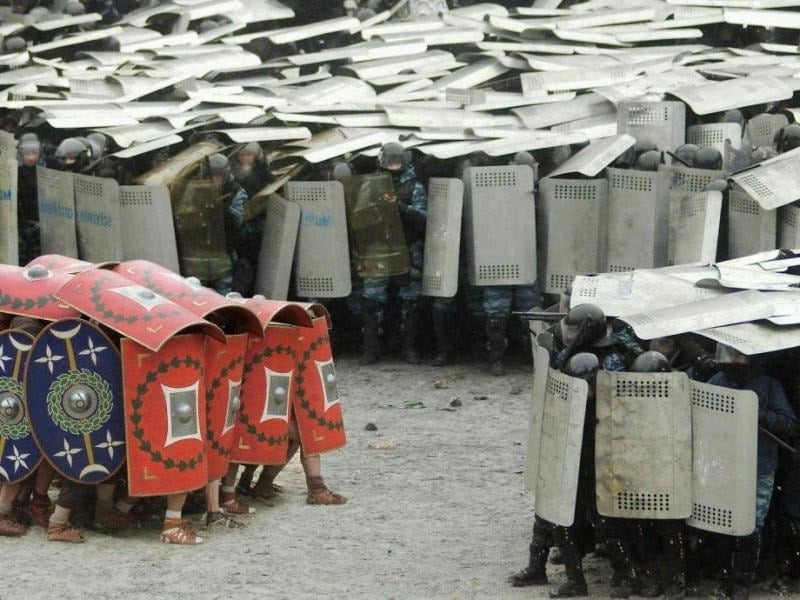 46 Hilariously Weird Photos That Make You Go "Hmmm"