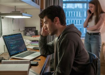 Student Refuses To Disappear From His Own Apartment Just To Please Roommate’s Conservative Mom Student Refuses To Disappear From His Own Apartment Just To Please Roommate’s Conservative Mom
