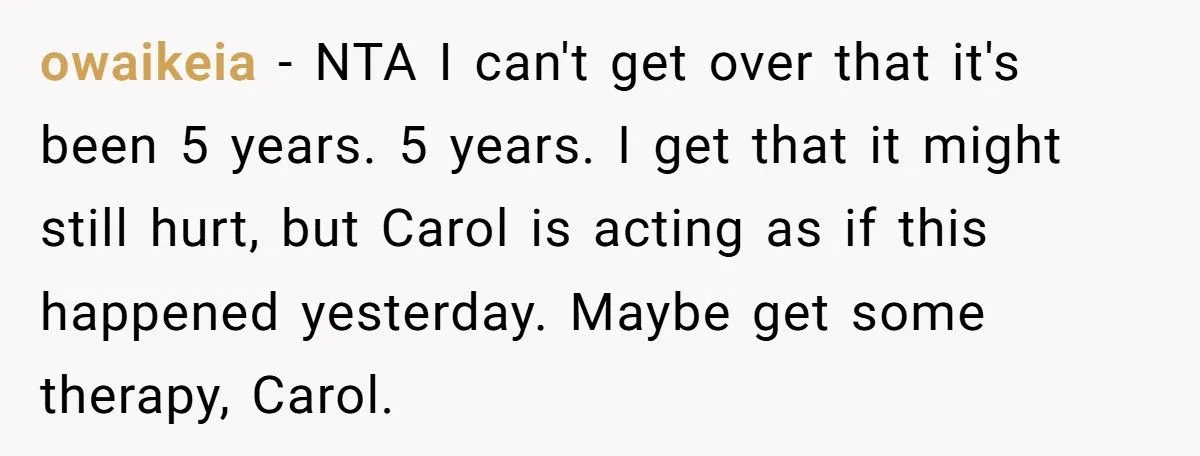 Bride Refuses To Give Up $20K Wedding Venue Even Though Aunt’s Cheating Ex Proposed There