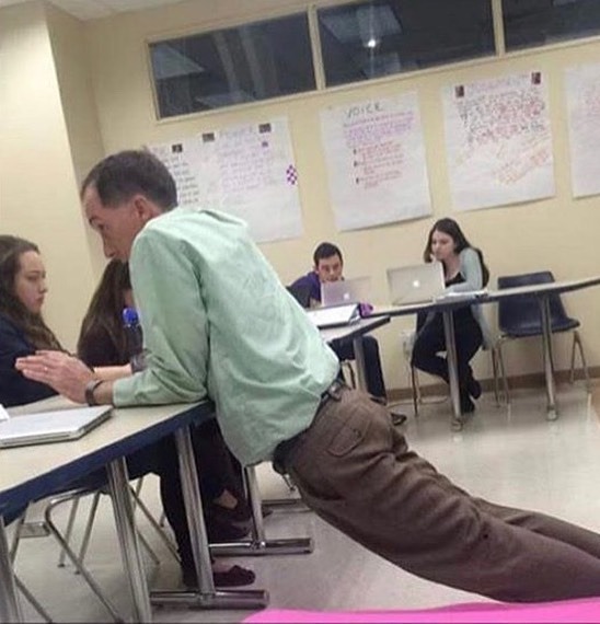 40 Photos Of People Standing Weirdly In Public That Defy All Logic