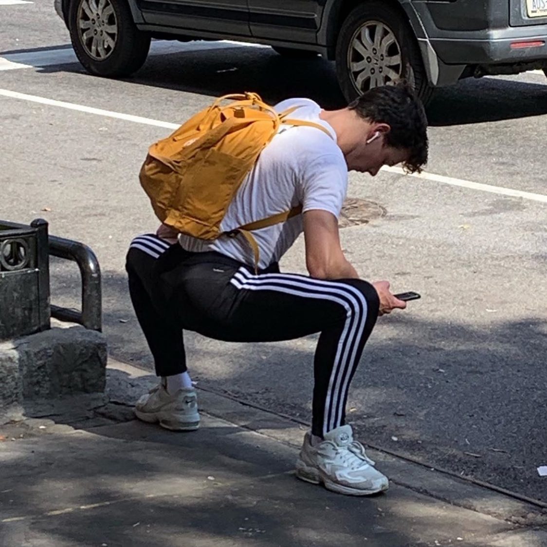 40 Photos Of People Standing Weirdly In Public That Defy All Logic