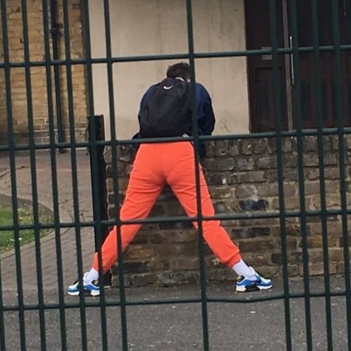 40 Photos Of People Standing Weirdly In Public That Defy All Logic