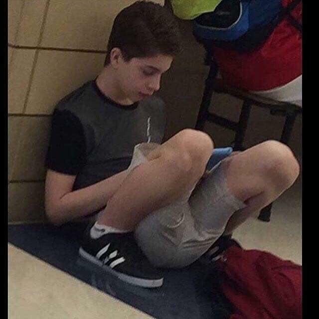 40 Photos Of People Standing Weirdly In Public That Defy All Logic