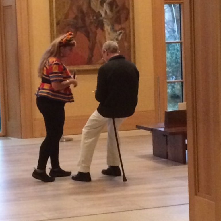 40 Photos Of People Standing Weirdly In Public That Defy All Logic