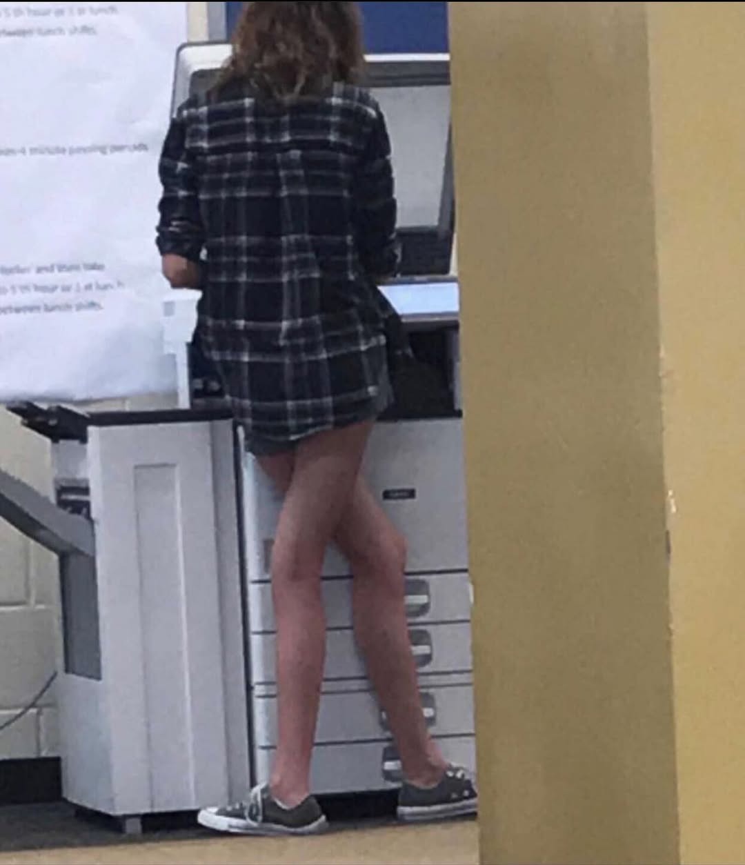 40 Photos Of People Standing Weirdly In Public That Defy All Logic