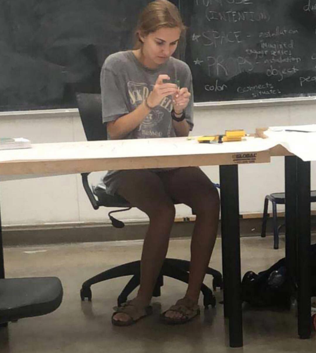 40 Photos Of People Standing Weirdly In Public That Defy All Logic