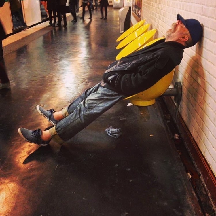 40 Photos Of People Standing Weirdly In Public That Defy All Logic