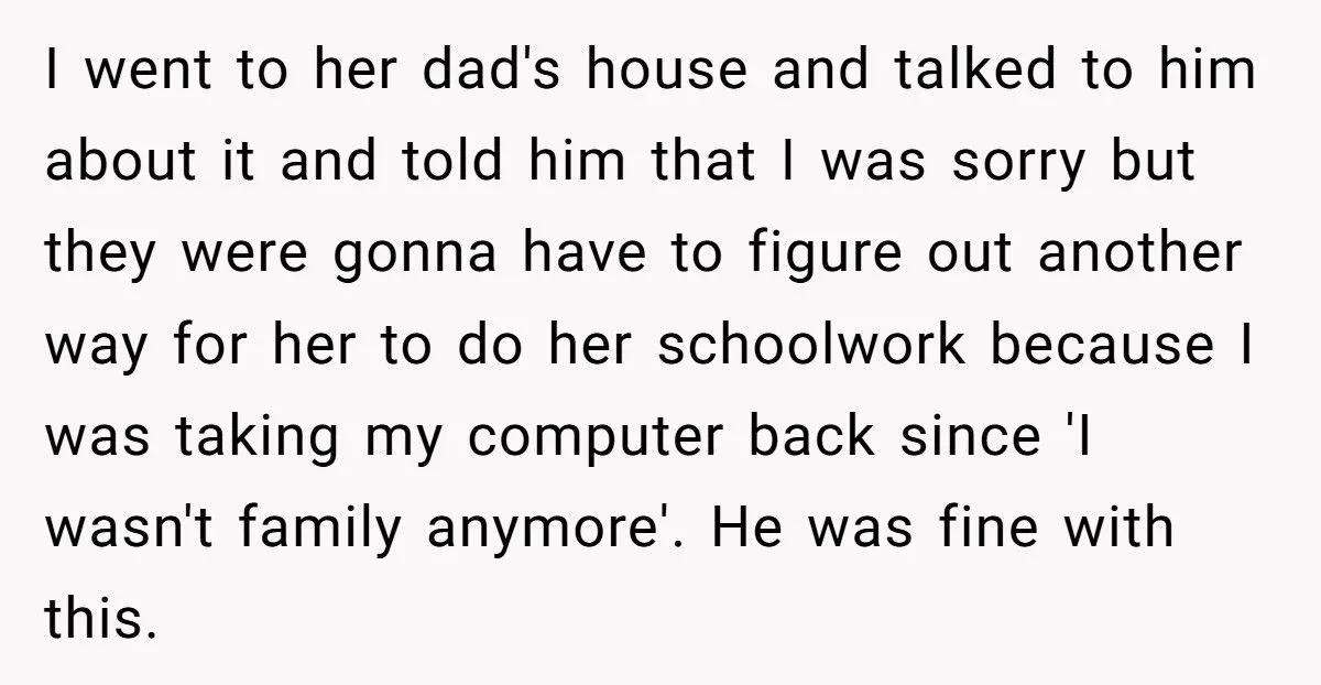 Girlfriend Takes Laptop Back After Boyfriend’s Sister Raids Their House And Steals It From Her