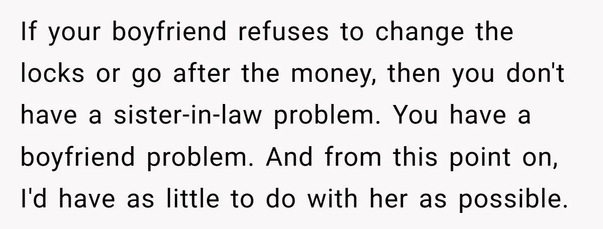 Girlfriend Takes Laptop Back After Boyfriend’s Sister Raids Their House And Steals It From Her