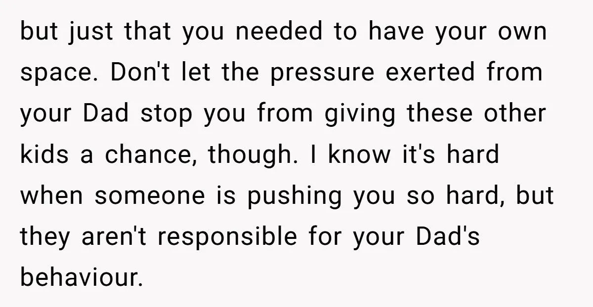 Teen Refuses To Sleep In Shared Room After Dad’s New Wife Moves Her Daughters In