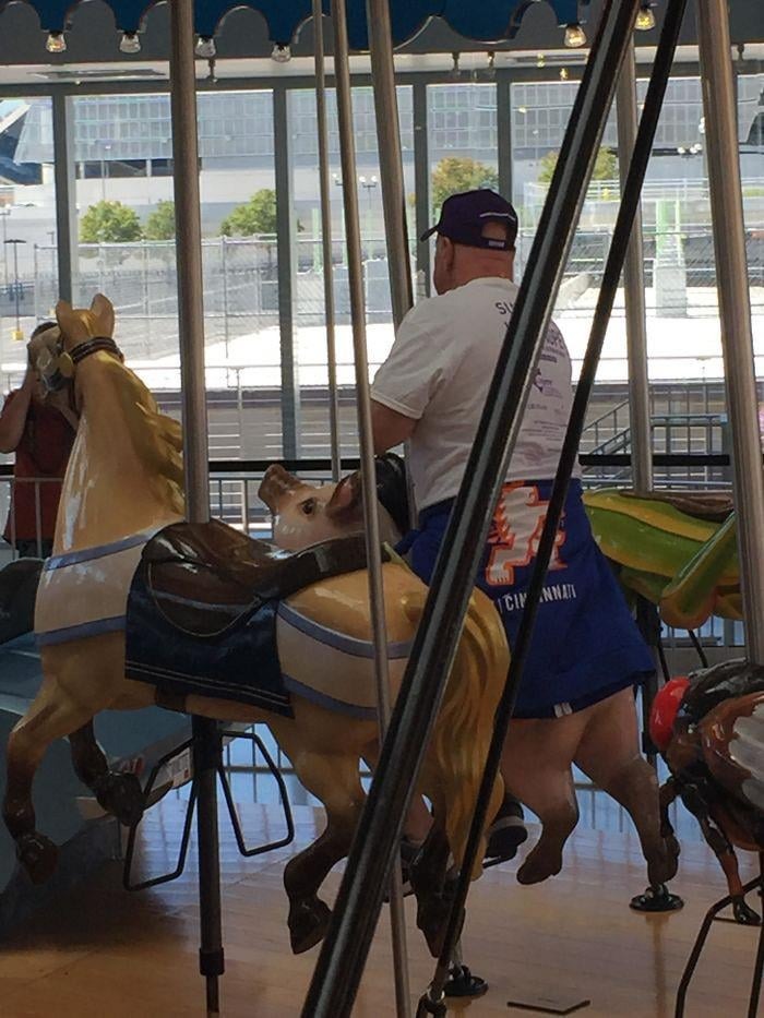 40 Deceiving Photos That Prove You Can’t Trust Your Eyes