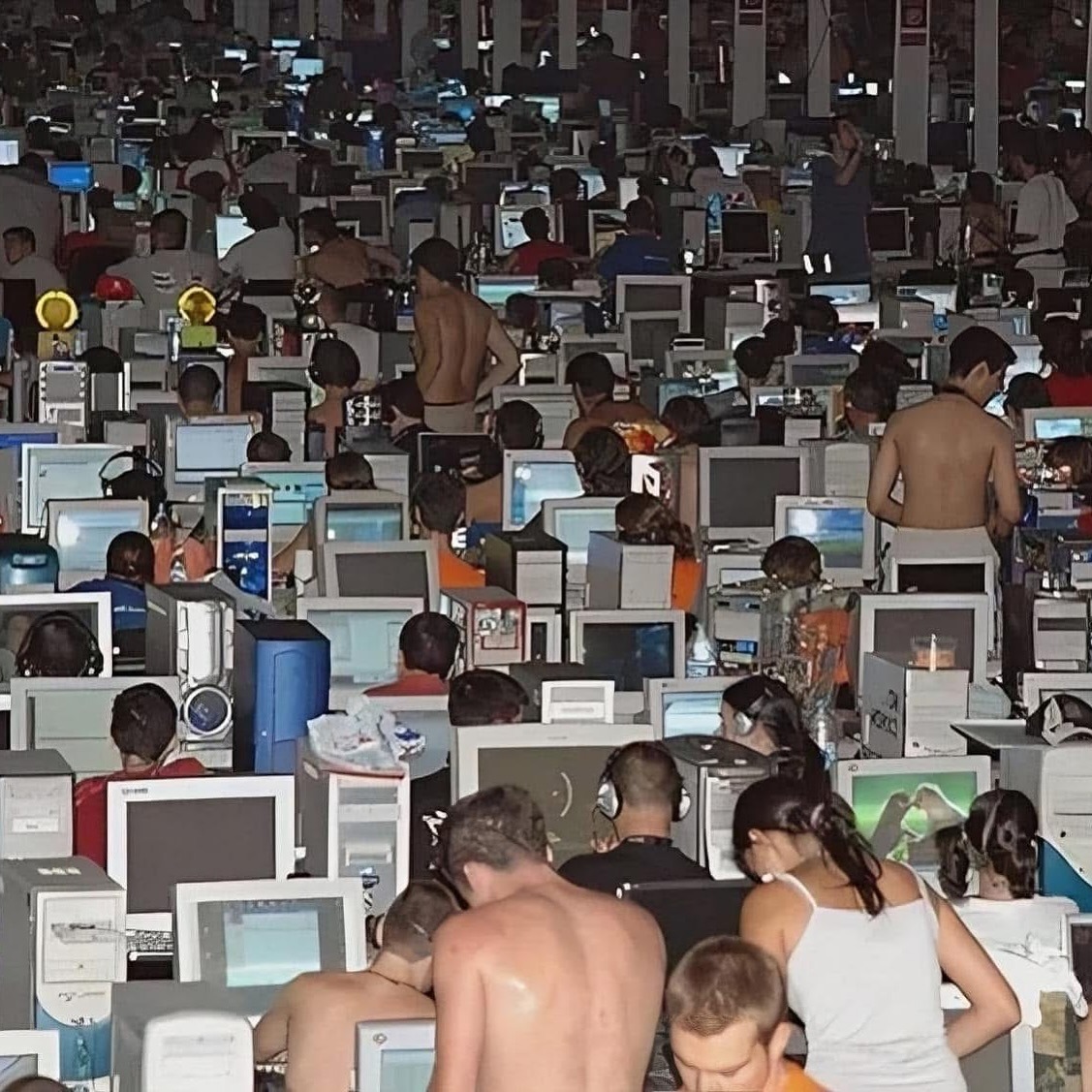 40 Weird And Wild Photos That Will Leave You Scratching Your Head, Laughing, And Maybe A Little Creeped Out