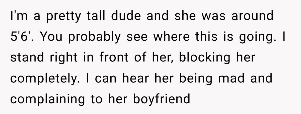 Tall Guy Gets Petty Revenge On Woman Who Opens Umbrella At Concert And Blocks Dozens Of Viewers Tall Guy Gets Petty Revenge On Woman Who Opens Umbrella At Concert And Blocks Dozens Of Viewers