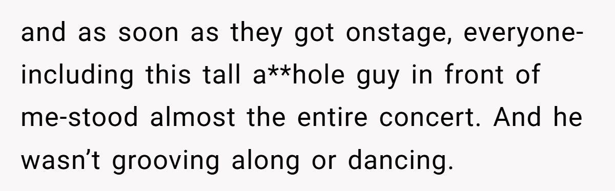 Tall Guy Gets Petty Revenge On Woman Who Opens Umbrella At Concert And Blocks Dozens Of Viewers Tall Guy Gets Petty Revenge On Woman Who Opens Umbrella At Concert And Blocks Dozens Of Viewers