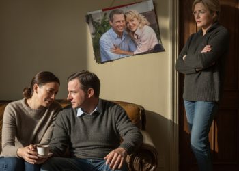 Man Starts Dating His Ex-Wife’s Best Friend After Divorce, Now She’s Furious He “Filled The Vacancy”