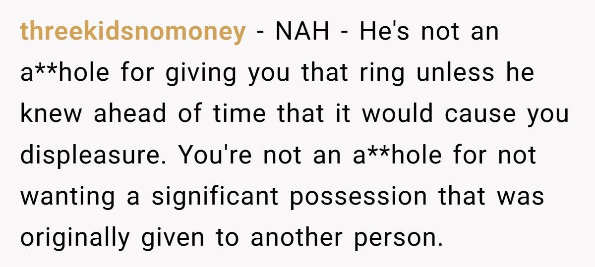 Fiancée Refuses “Recycled” Engagement Ring After Learning It Was Bought For His Ex