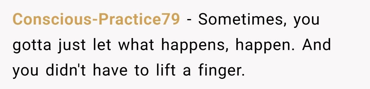 High School Bully Hugged Her Like Nothing Happened, Then Spent The Reunion With Her Fly Down In Every Photo High School Bully Hugged Her Like Nothing Happened, Then Spent The Reunion With Her Fly Down In Every Photo