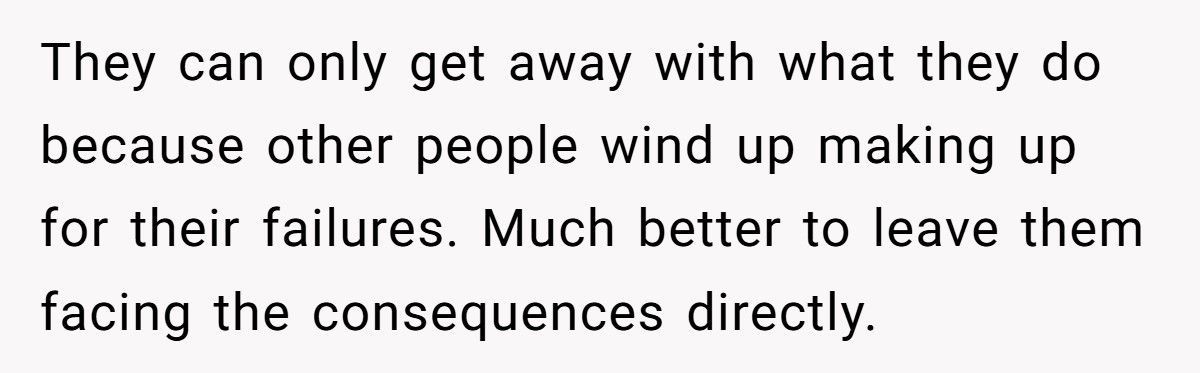 Fast Food Boss Refuses To Do Her Job, Team Lets Her Fail Spectacularly