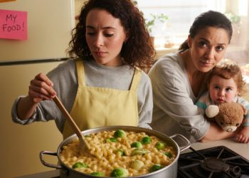 Woman Hides Veggies In Every Meal After Roommate’s Kid Keeps Stealing Her Food
