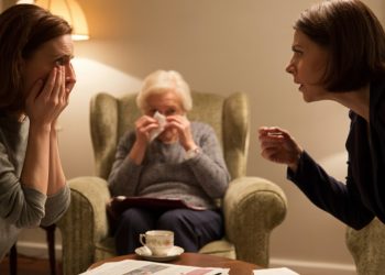 Woman Regrets Slapping Sister For Calling Mom A “Breeder,” Says She Should’ve Hit Harder