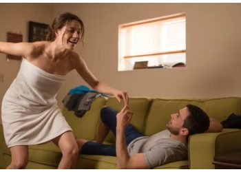 Her Boyfriend Told Her Not to Talk to Him While Naked – The Internet Can’t Believe His Reason