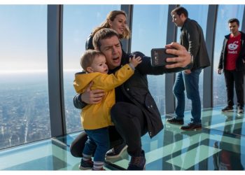 A Bystander Sparks Drama After Accusing Dad of Scaring His Kid Just for a Photo