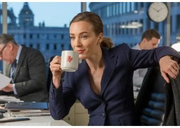 Employee Uses ‘Malicious Compliance’ to Stick to 9-to-6 Hours, Shocks Micromanaging Bosses Employee Uses ‘Malicious Compliance’ to Stick to 9-to-6 Hours, Shocks Micromanaging Bosses