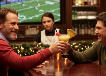 Man Orders Piña Colada, Bartender Mocked His “Girly Drink”, His Petty Clapback Made Her Regret It