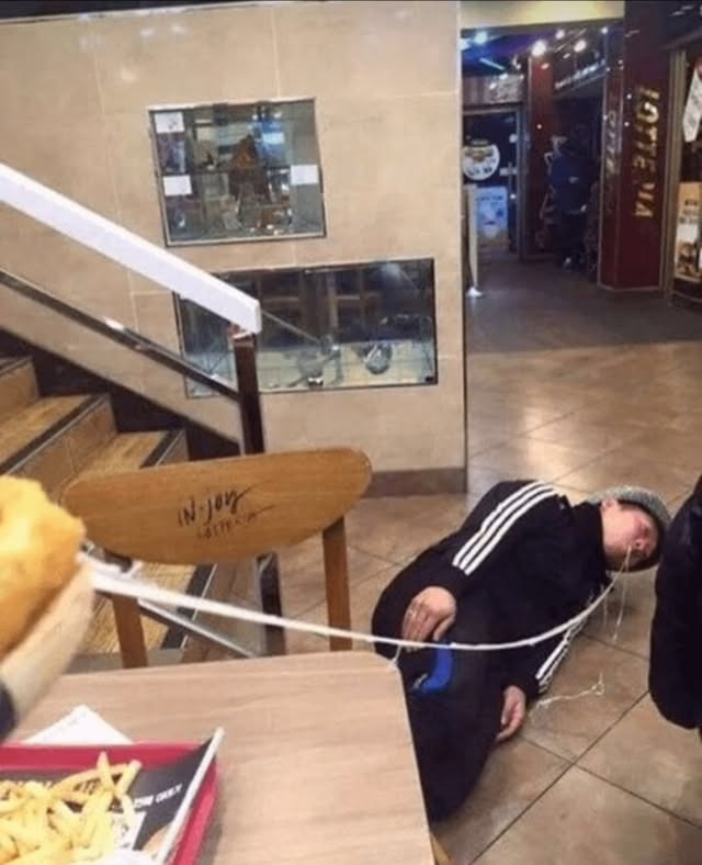 40 Absurdly Funny Photos That Make Zero Sense And We Love It