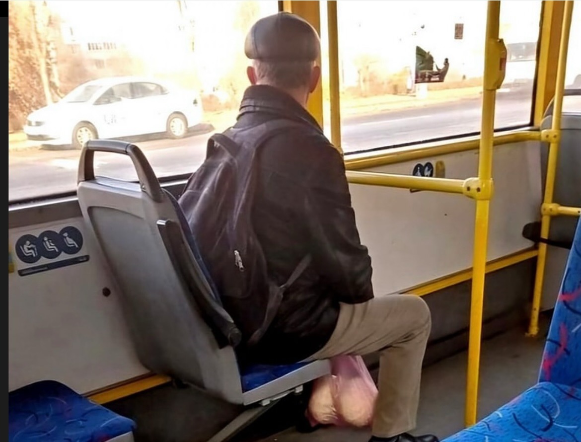 40 Absurdly Funny Photos That Make Zero Sense And We Love It