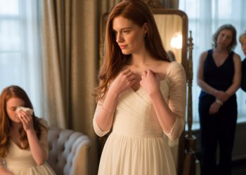 Woman Denies Twin Sister A Spot In Her Bridal Party Over High School Heartbreak Woman Denies Twin Sister A Spot In Her Bridal Party Over High School Heartbreak