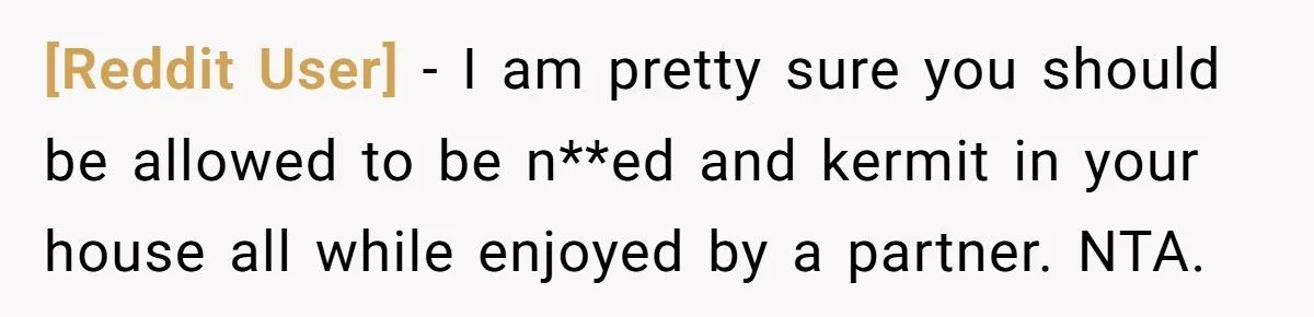 Her Boyfriend Told Her Not to Talk to Him While Naked - The Internet Can’t Believe His Reason Her Boyfriend Told Her Not to Talk to Him While Naked - The Internet Can’t Believe His Reason