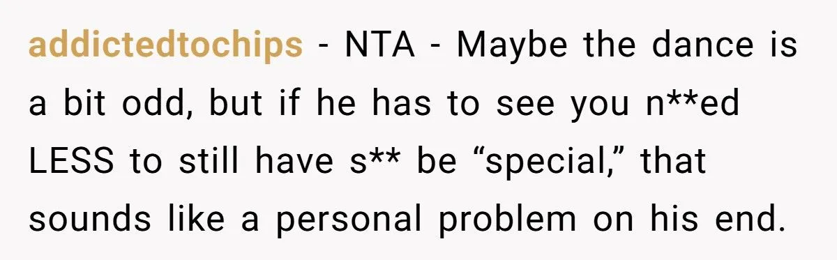 Her Boyfriend Told Her Not to Talk to Him While Naked - The Internet Can’t Believe His Reason