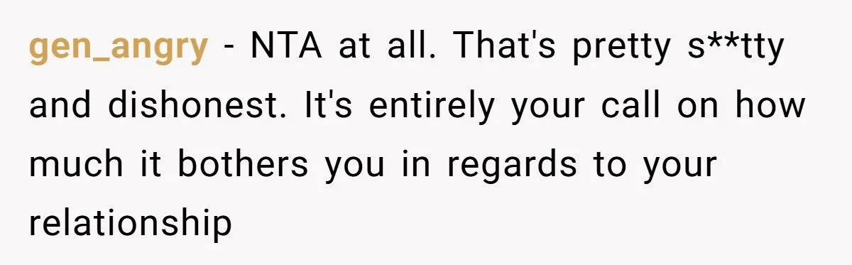 She Leaves Her Wedding Ring at Home for Clubbing Nights - Is This a Dealbreaker?
