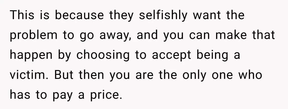 Man’s Heart-Wrenching Dilemma: Reporting Mom For Identity Theft Over $43K Debt